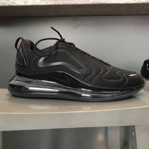 Black Air max 720 size 10 men smoke free home